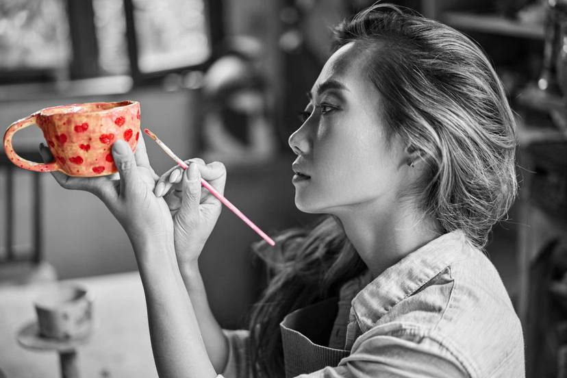 Vẽ gốm tự do ở quán cà phê